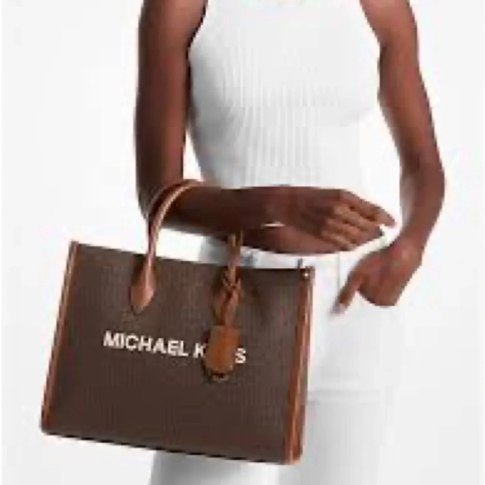 POST HOLIDAY SALE! 🔥MICHAEL KORS MIRELLA TOTE! - Picture 10 of 10